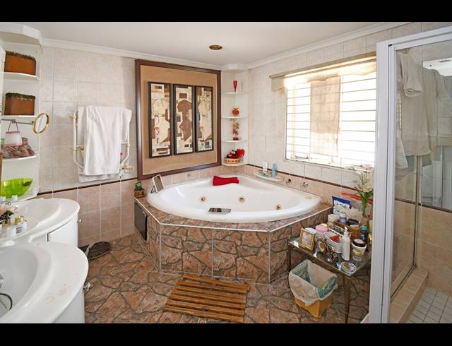5 BEDROOM HOUSE FOR SALE IN HURLINGHAM